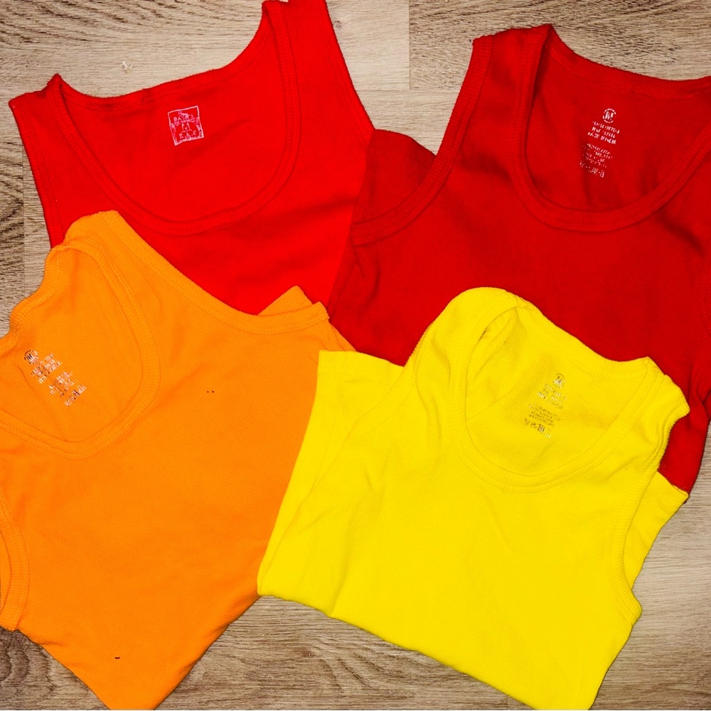Bundle of 4 tank tops bright colors, ribbed, medium